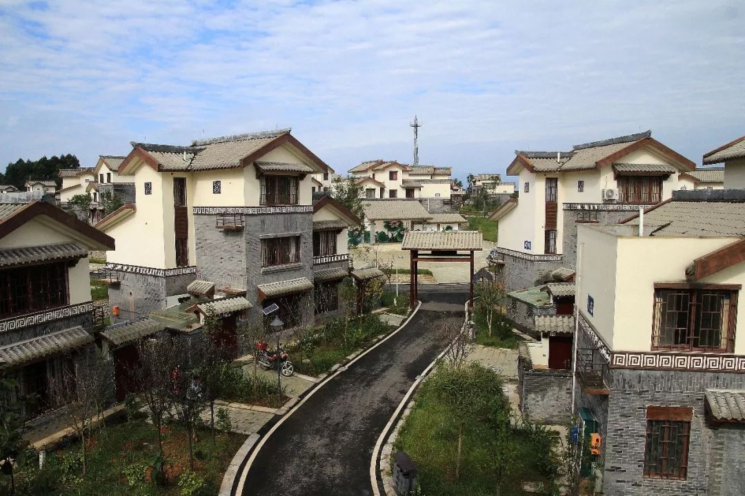 蒲江县红木牌匾定制：寺庙宗祠,园林景观,创意招牌,抱柱对联