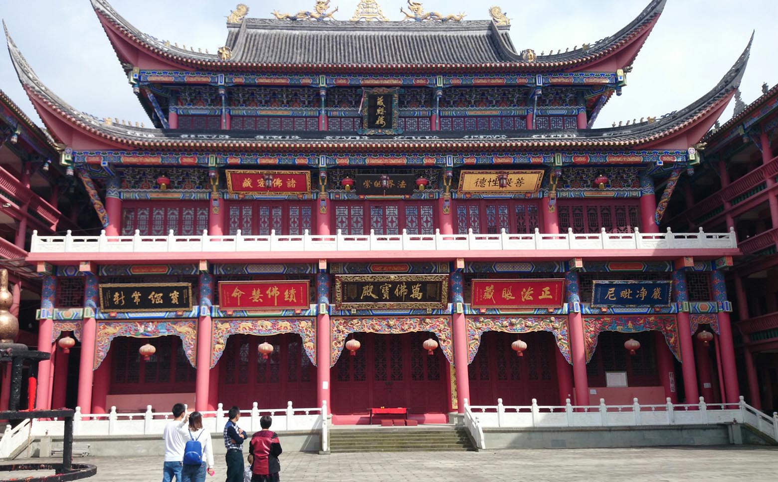 德阳红木牌匾定制：寺庙宗祠,园林景观,创意招牌,抱柱对联