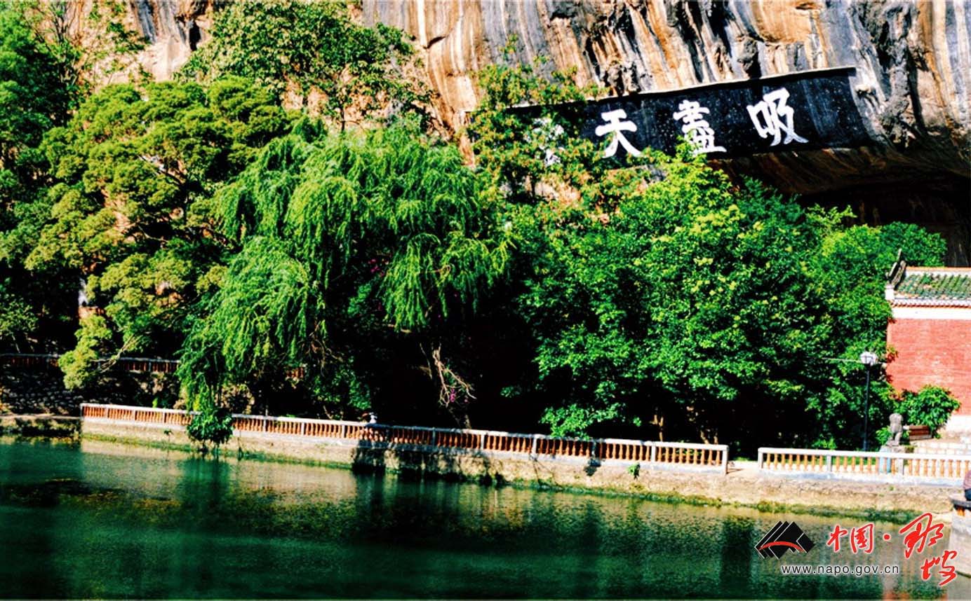 那坡县红木牌匾定制：寺庙宗祠,园林景观,创意招牌,抱柱对联