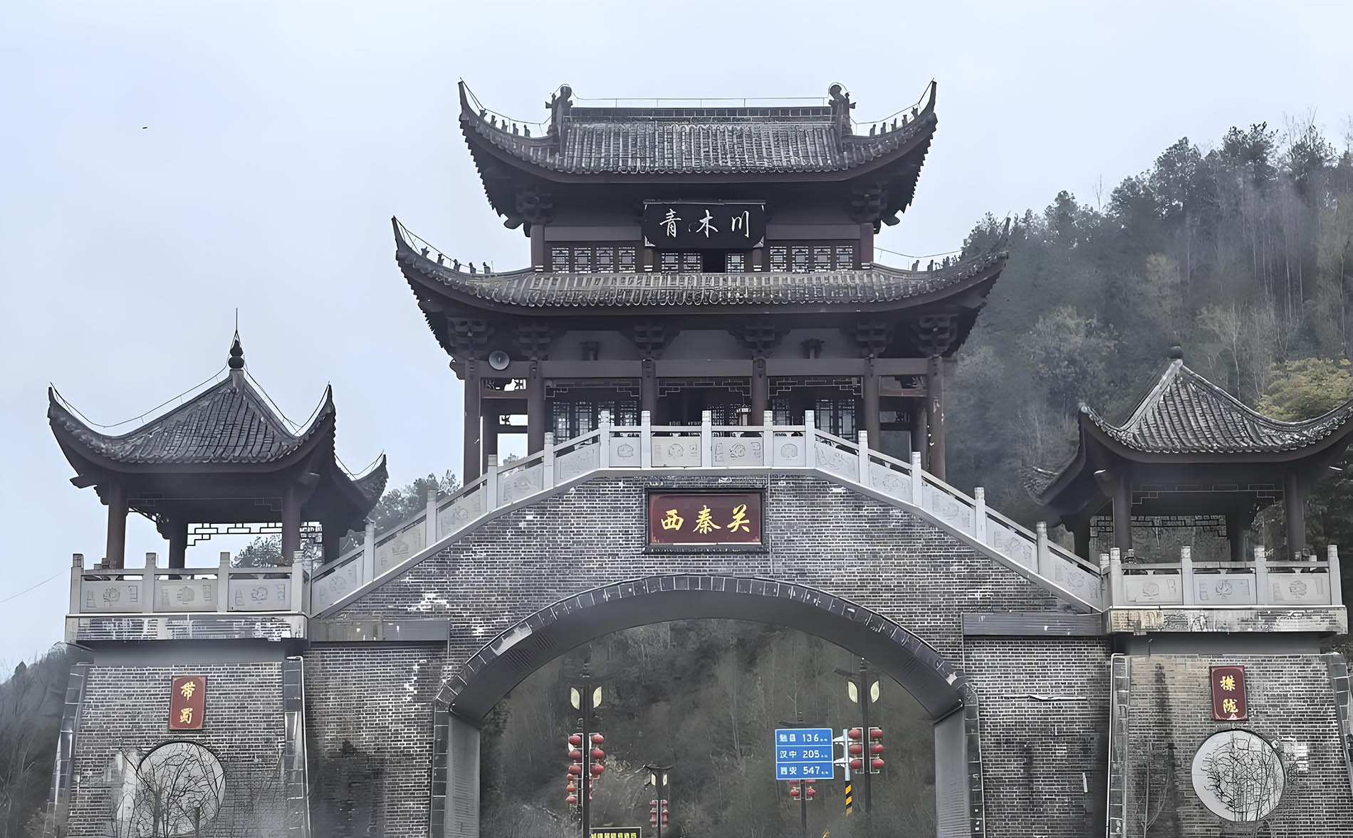 旺苍县红木牌匾定制：寺庙宗祠,园林景观,创意招牌,抱柱对联