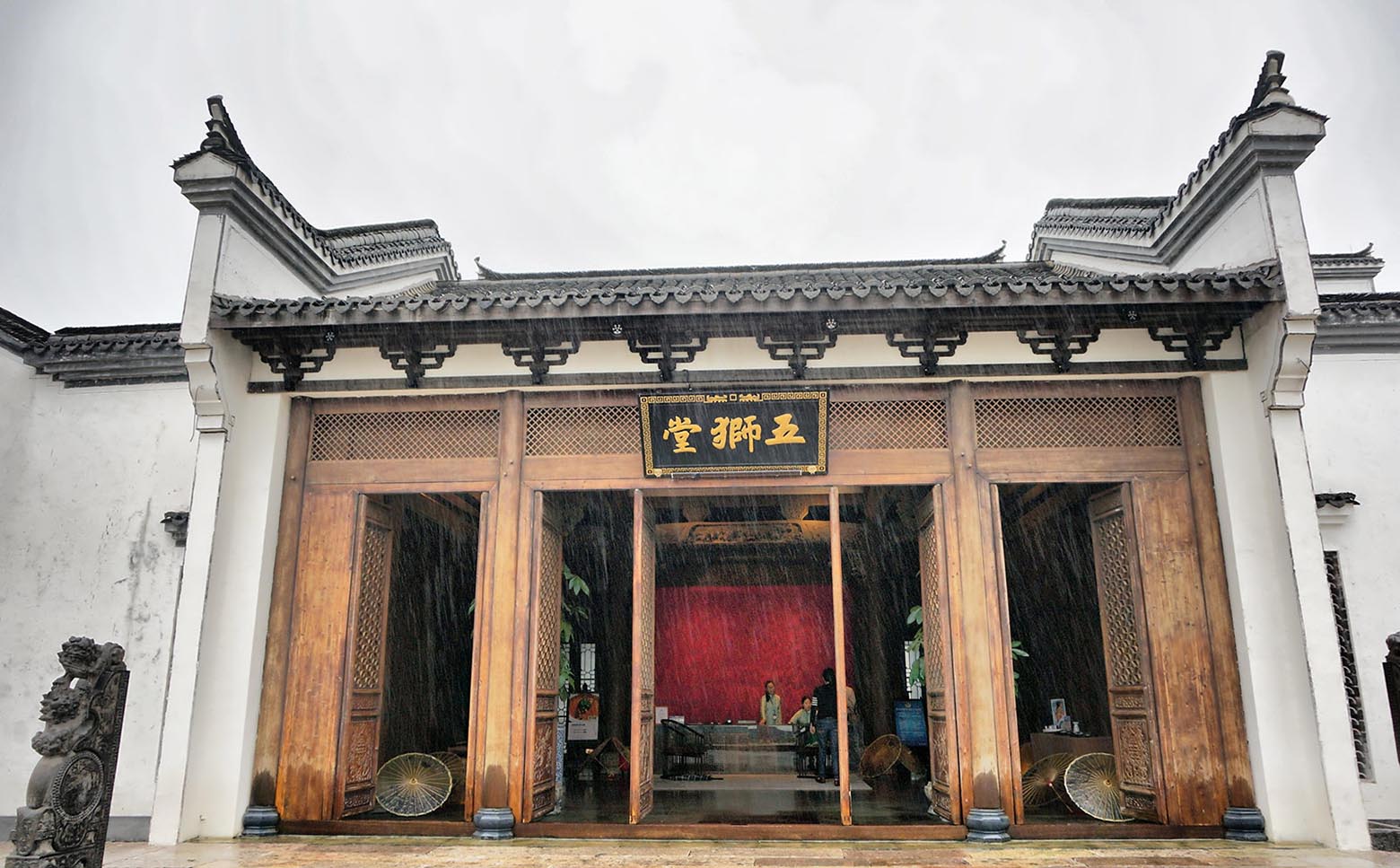 嘉兴红木牌匾定制：寺庙宗祠,园林景观,创意招牌,抱柱对联