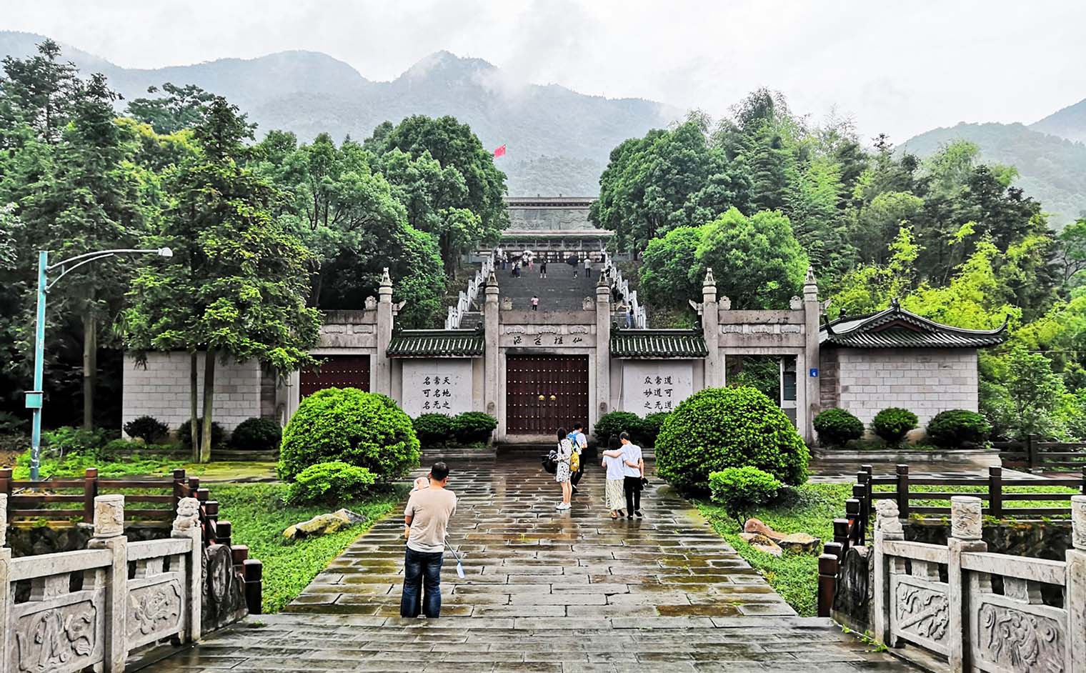 金华红木牌匾定制：寺庙宗祠,园林景观,创意招牌,抱柱对联