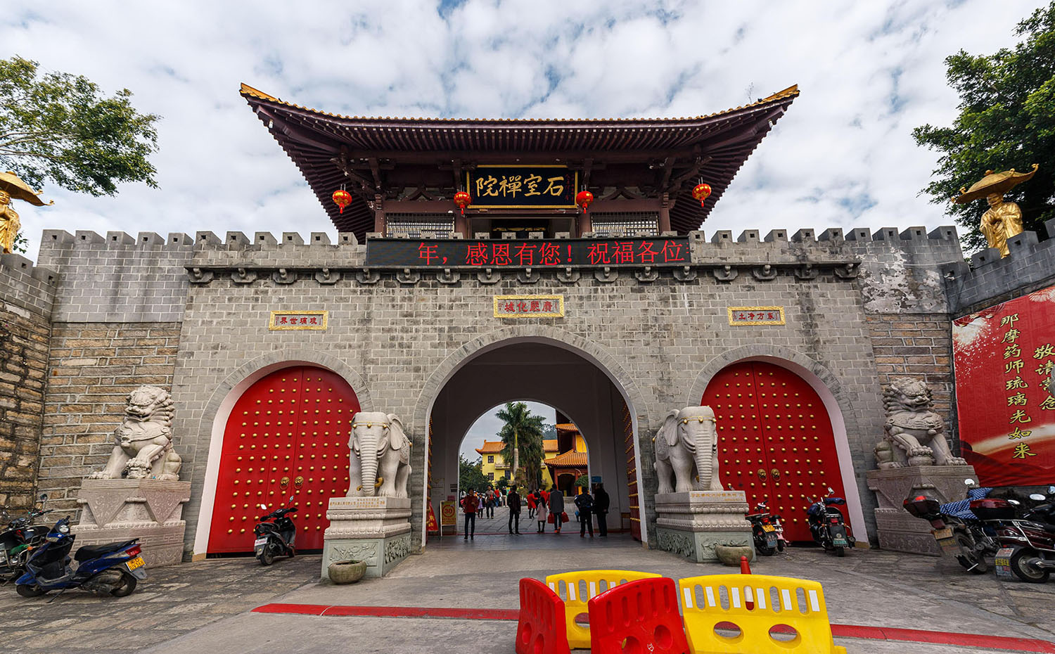 厦门海沧区牌匾定制,寺庙宗祠牌匾,园林景观牌匾,店招门头定制