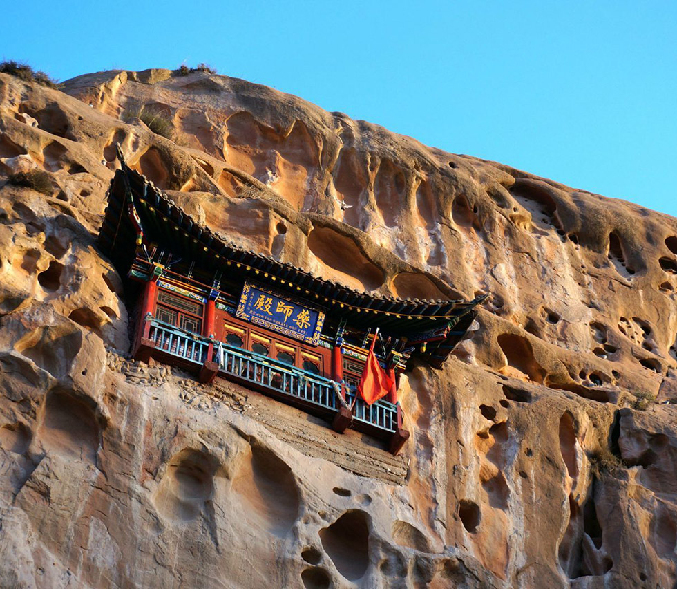 张掖红木牌匾定制：寺庙宗祠,园林景观,创意招牌,抱柱对联