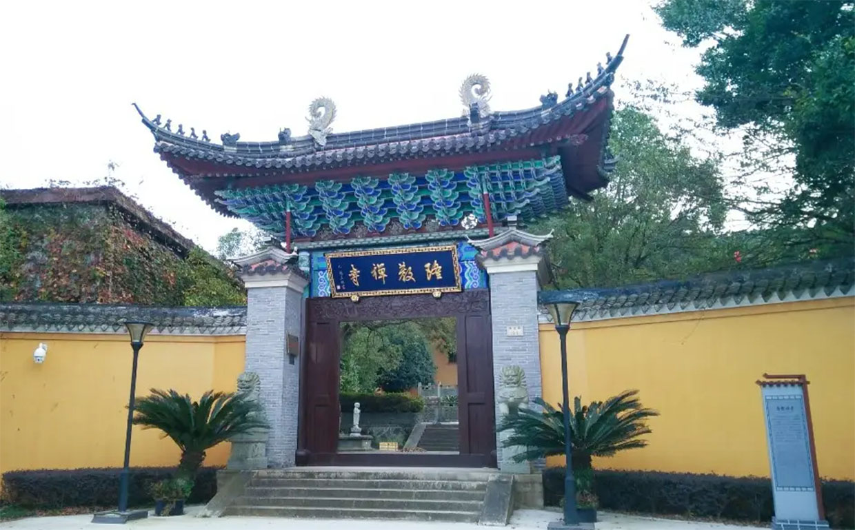 舟山红木牌匾定制：寺庙宗祠,园林景观,创意招牌,抱柱对联